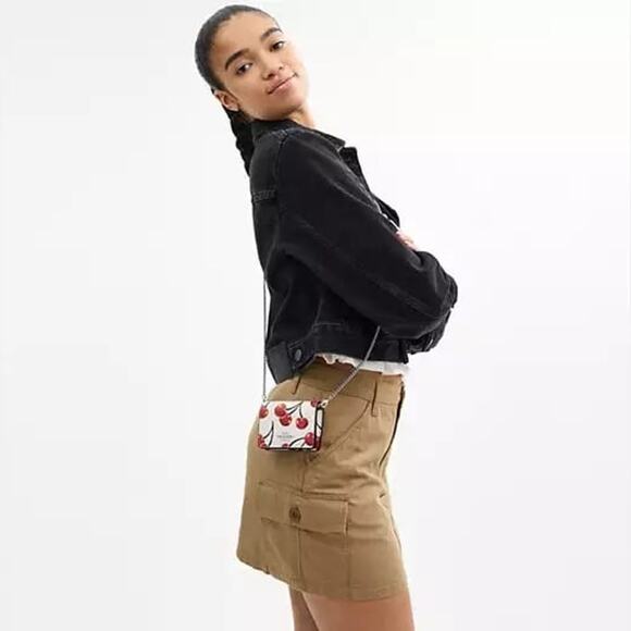 ❤️ Coach Mini Wallet On A Chain With Cherry Print - Picture 3 of 12